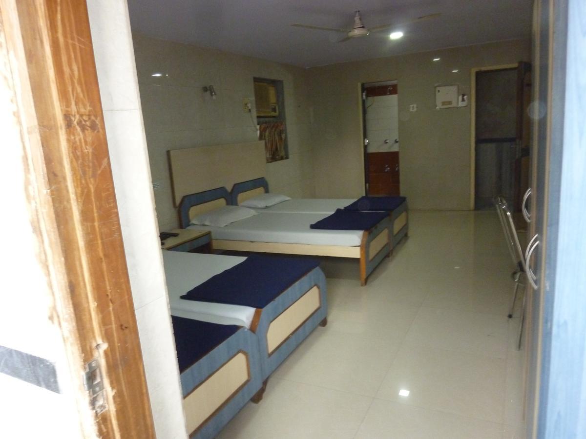 Hotel Stars Mumbai Room photo