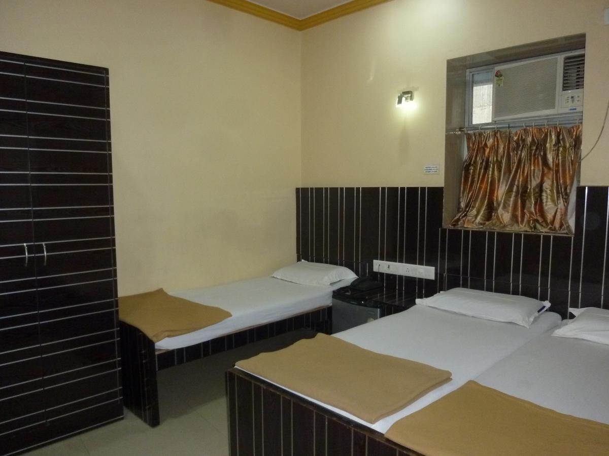 Hotel Stars Mumbai Room photo
