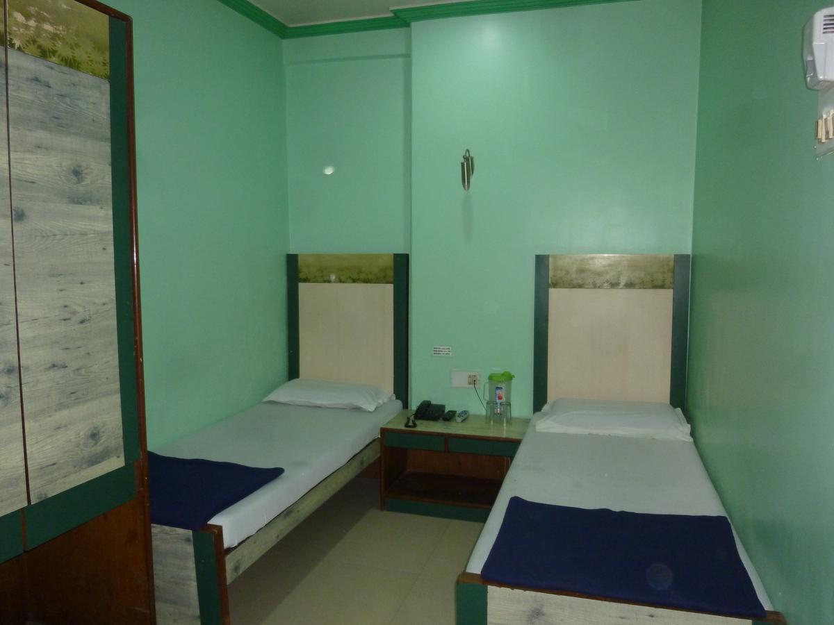 Hotel Stars Mumbai Room photo